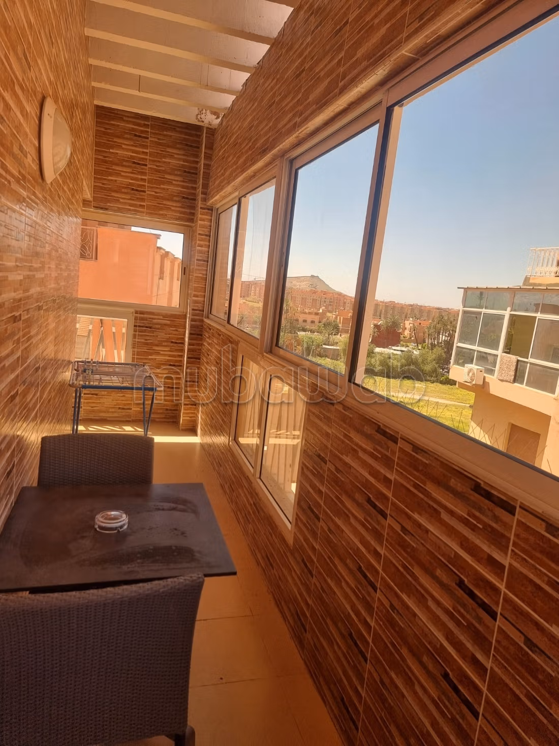 Un appartement meublé avec piscine